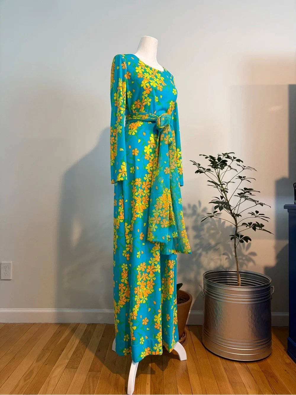 Vintage 70s Vanda Fashions Hawaiian Floral Print Maxi Dress with Scarf/Turban